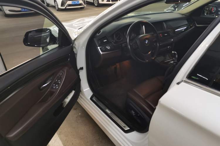 Used BMW 5 Series 2014 525Li Luxury Design Package
