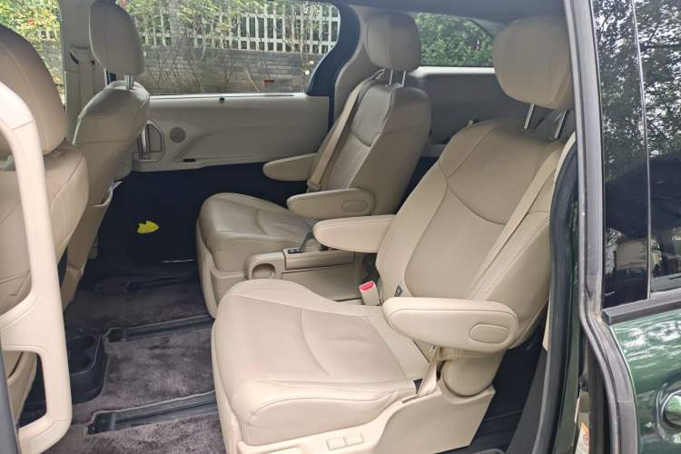 Used Toyota Sienna 2021 2.5L Hybrid Ultimate Edition