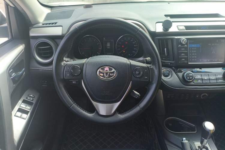 Used Toyota RAV4 2016 2.0L CVT Two-Wheel Drive Smart Edition China V Standard
