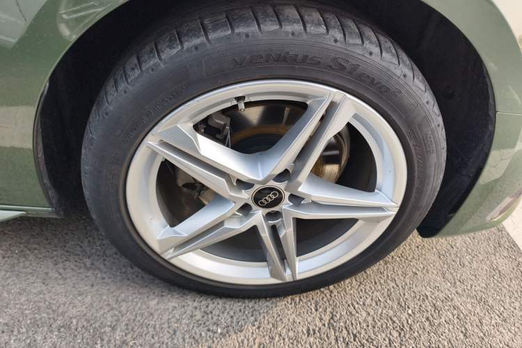 Used Audi A4 2023 Avant 40 TFSI Fashionable and Dynamic Model Right Front Wheel Hub