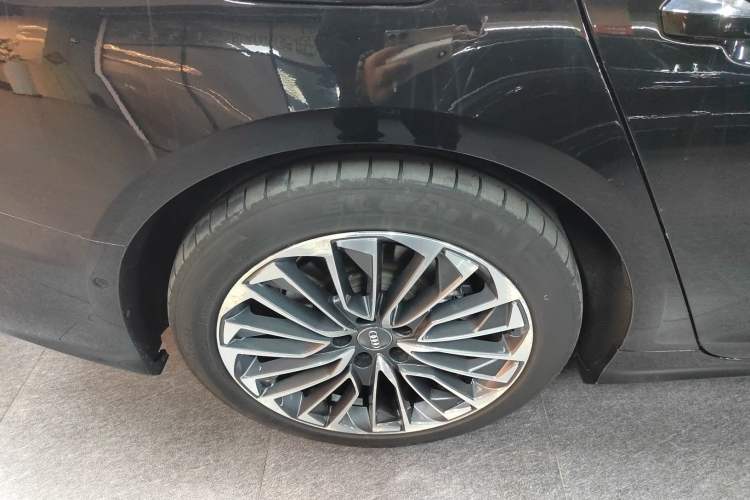 Used Audi A6L New Energy 2020 55 TFSI e quattro Right Rear Wheel Hub