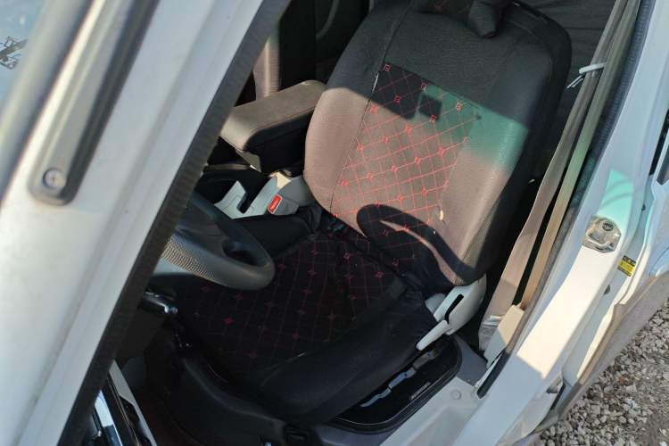 Used SRM New Haishi X30L 2024 1.5L CNG Super Enjoyment Version Passenger Van 6/7 Seats SWCC15M
