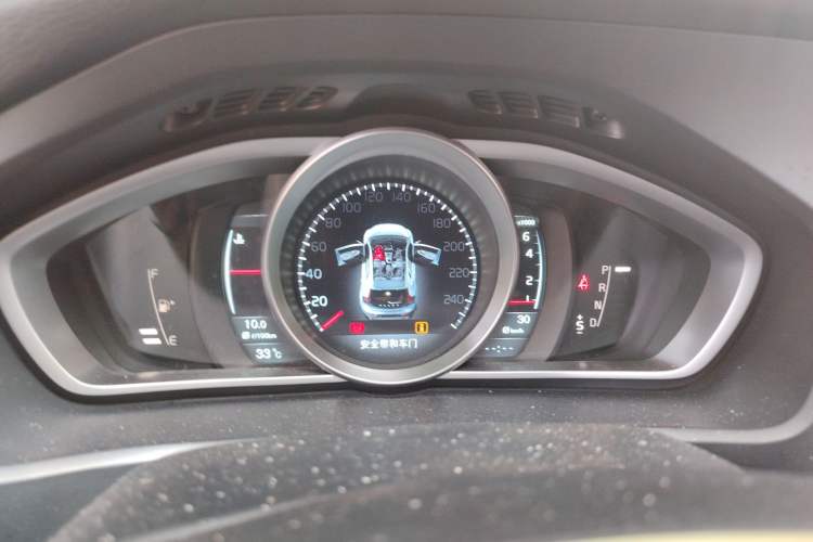 Used Volvo V40 2013 2.0T Zhiya Edition Instrument Cluster