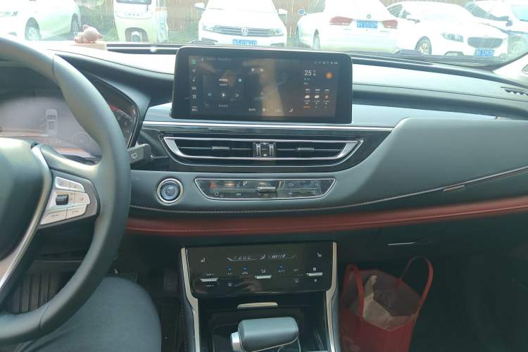 Used CHANGAN CS75 2023 Enjoy Edition 1.5T DCT Prestige Version Audio And AC Panel