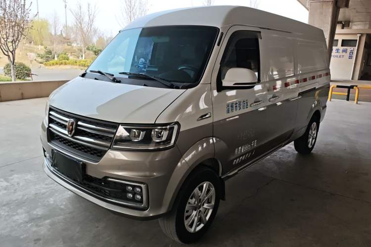 Used Jinbei New Hiace S 2022 1.5L Wealth Edition Air-Conditioner-Free Truck China VI Standard SWC15M