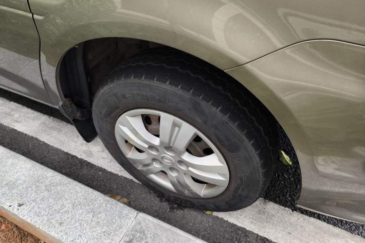 Used FORTHING Lingzhi 2018 M5L 2.0L 7-Seater Comfort Model Right Front Wheel Hub