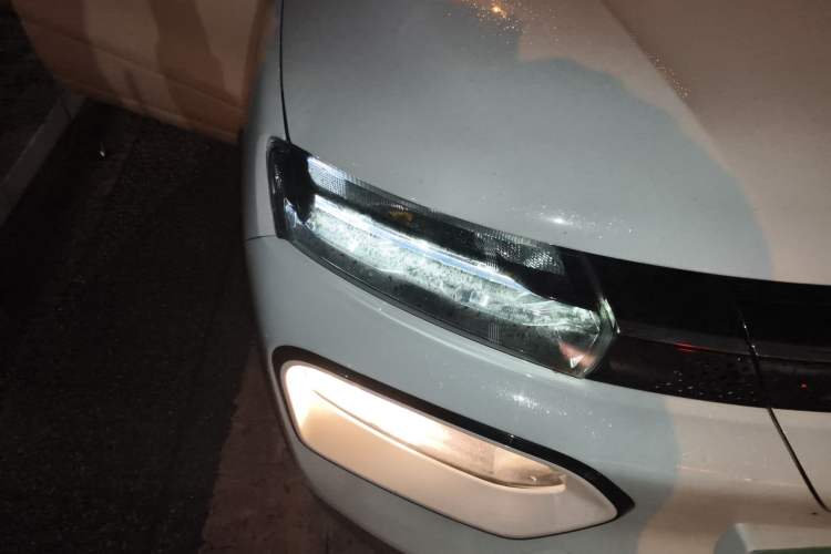 Used Dongfeng NAMMI BOX 2022 Revised Light Wind Edition 201 km Standard Version
