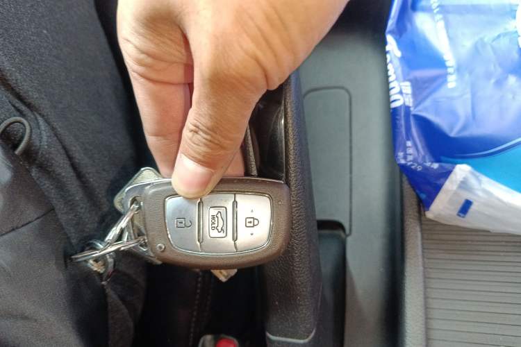 Used Hyundai Elantra (5th Generation / Langdong) 2016 1.6L Automatic Smart Version