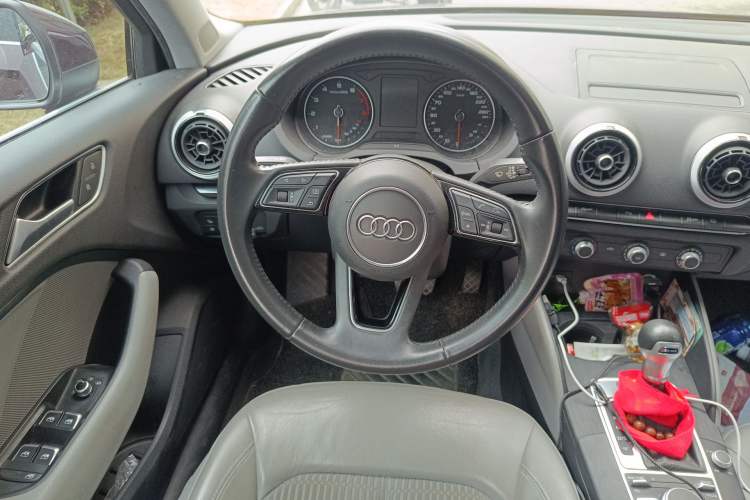 Used Audi A3 2019 Limousine 35 TFSI Fashion Edition China VI Emission Standard Steering Wheel