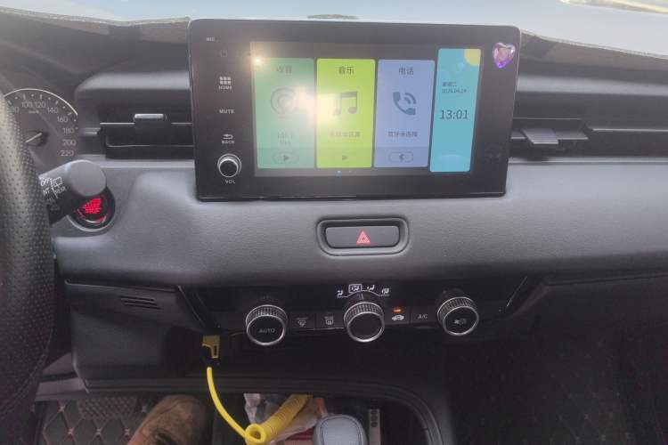 Used Honda Vezel 2023 1.5L CVT Elite Edition Audio And AC Panel