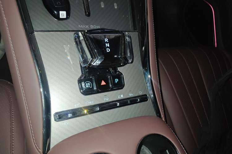 Used Denza Z9GT 2024 1100 Four-Wheel Drive Ultra Version Gear Lever