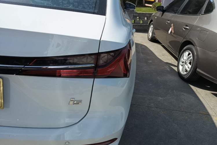 Used Roewe i5 2023 1.5L CVT Luxury Edition
