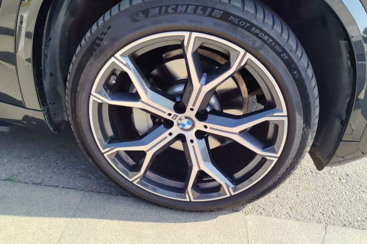 Used BMW X5 2023 xDrive 30Li Luxury M Sport Night Edition Package Right Front Wheel Hub