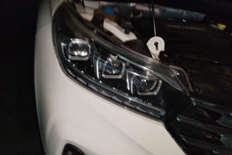 Used GAC Trumpchi GS4 2018 235T Automatic Two-Wheel Drive Luxury Smart Connectivity Millionth Anniversary Edition Right Front Headlight