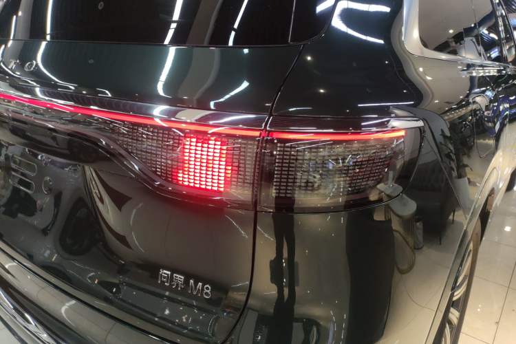 Used Hima AITO M8 2025 Extended-Range Ultra Version 53.4 kWh 6-Seater Edition Exterior 3