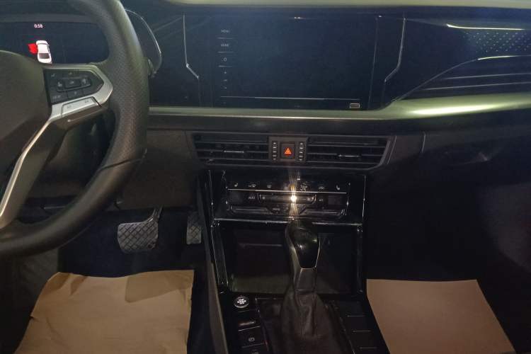 Used Volkswagen Passat 2022 330TSI Starry Elite Edition Audio And AC Panel