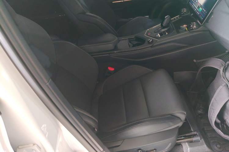 Used Lynk & Co 01 EM-P 2023 1.5TD EM-P PM Right Front Seat