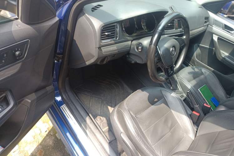 Used Volkswagen Gran Lavida 2015 1.6L Automatic Comfort Edition
