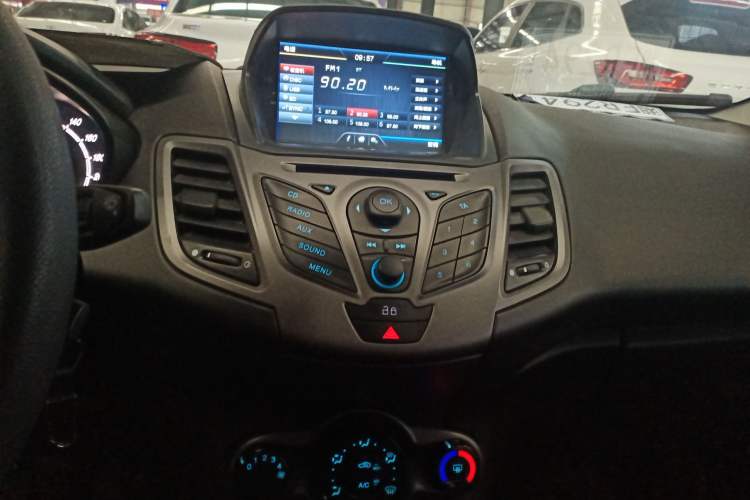 Used Ford Fiesta 2013 Sedan 1.5L Manual Fashion Edition
