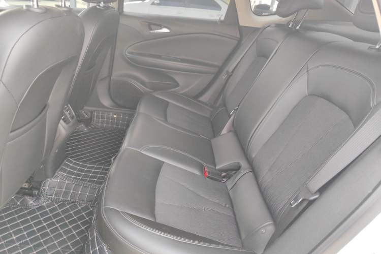 Used Buick Verano 2019 Sedan 20T Dual-Clutch Leading Model Left Rear Seat