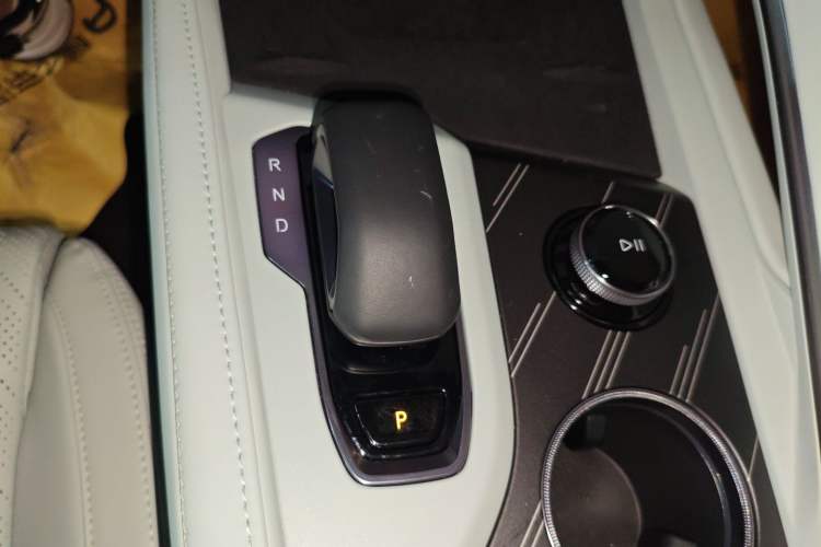 Used Zeekr 001 2024 WE Edition 100 kWh Rear-Drive Gear Lever