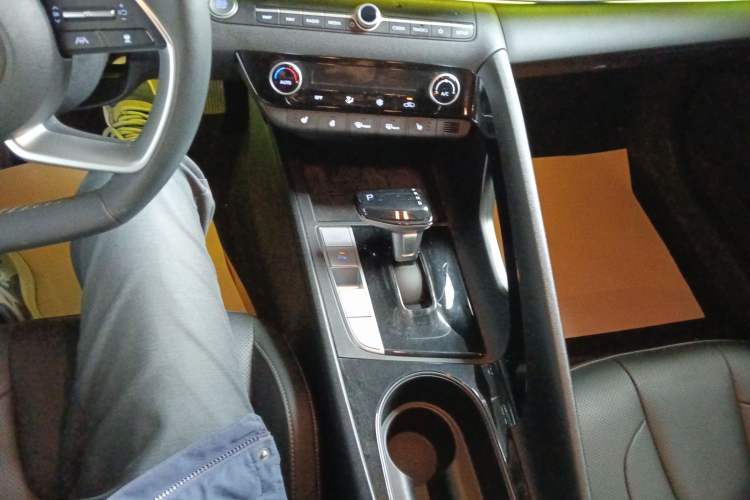 Used Hyundai Elantra 2023 1.5L CVT LUX Prestige Edition