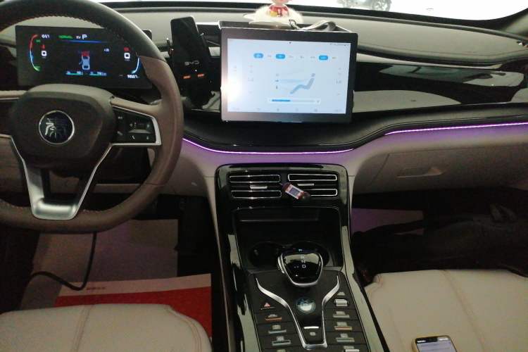 Used BYD Qin PLUS 2023 Champion Edition DM-i 55KM Leading Model Audio And AC Panel