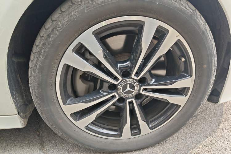 Used Mercedes-Benz C-Class 2018 C 200 Sport Edition Right Front Wheel Hub