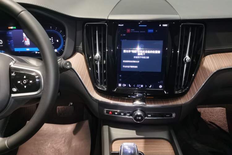 Used Volvo XC60 2023 B5 4x4 Smart Luxury Edition