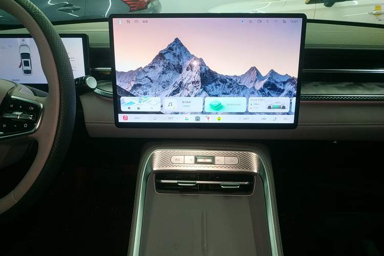 Used Roewe M7 DMH 2025 Model 160km Enjoyment Version Audio And AC Panel