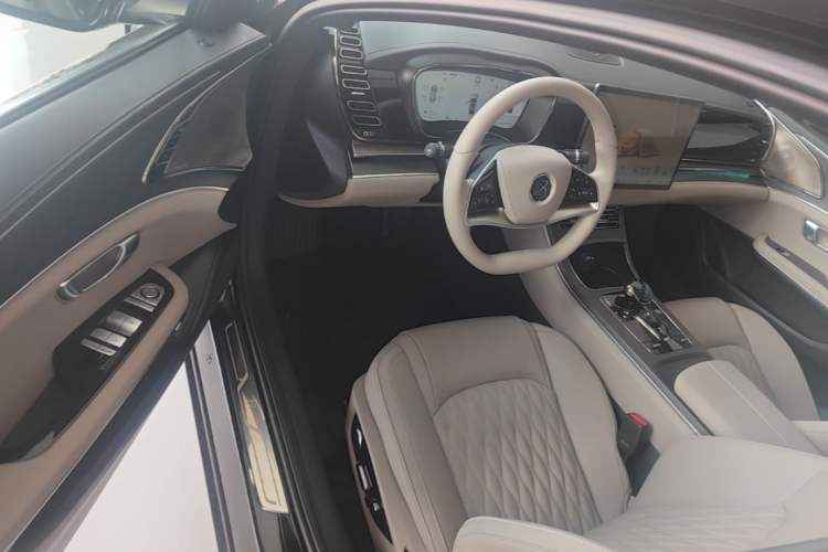 Used BYD Han 2025 DM-i Intelligent Driving Edition 125KM LiDAR Flagship Model
