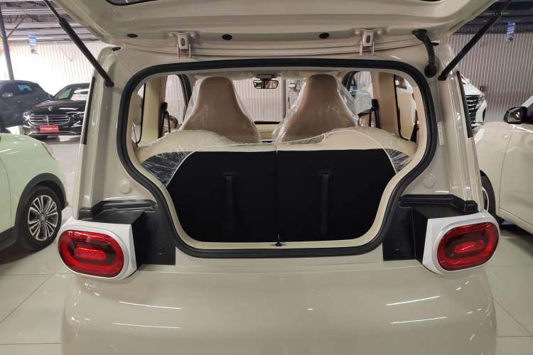 Used Wuling Hongguang MINIEV 2024 3rd Generation 215km Youth Edition Trunk