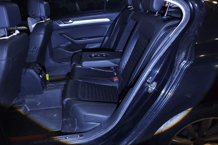 Used Volkswagen Magotan 2018 330TSI DSG Advanced Model Left Rear Seat