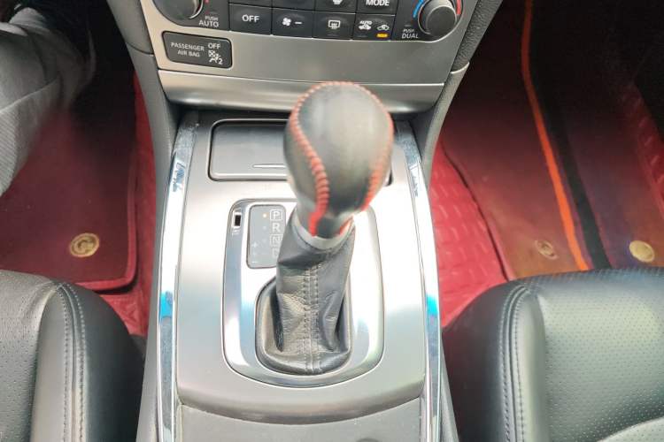 Used Infiniti G Series 2013 G25 Sedan Sport Edition Gear Lever