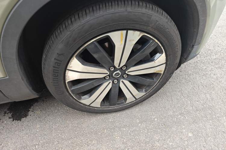 Used Volvo C40 2022 Long-Range Version Right Front Wheel Hub