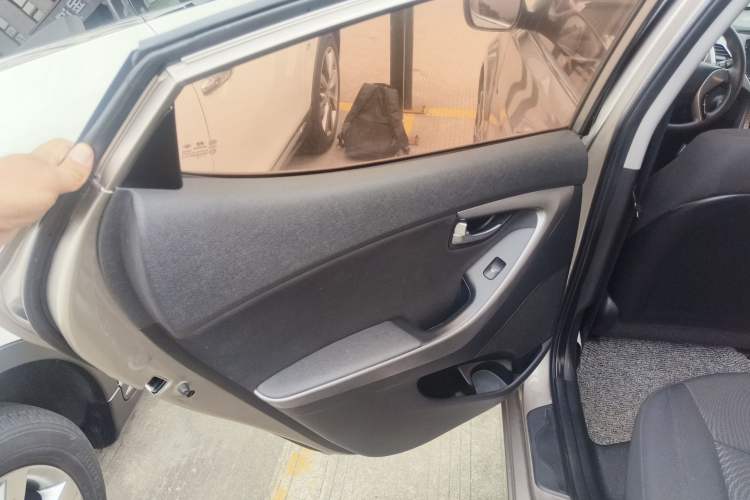 Used Hyundai Elantra (5th Generation / Langdong) 2015 1.6L Automatic Leading Model