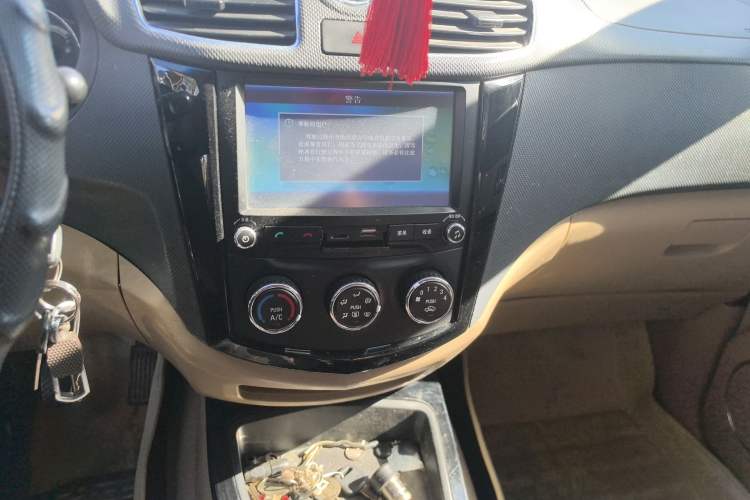 Used Wuling Hongguang 2014 1.5L S Luxury Model Audio And AC Panel