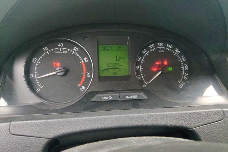 Used Skoda Rapid 2015 1.6L Automatic Smart Selection Model
