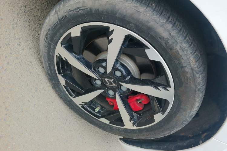 Used SOL A5 2021 1.5T Manual Luxury Version Right Front Wheel Hub