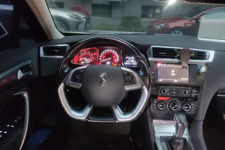 Used DS 6 2016 1.6T Luxury Edition THP160
