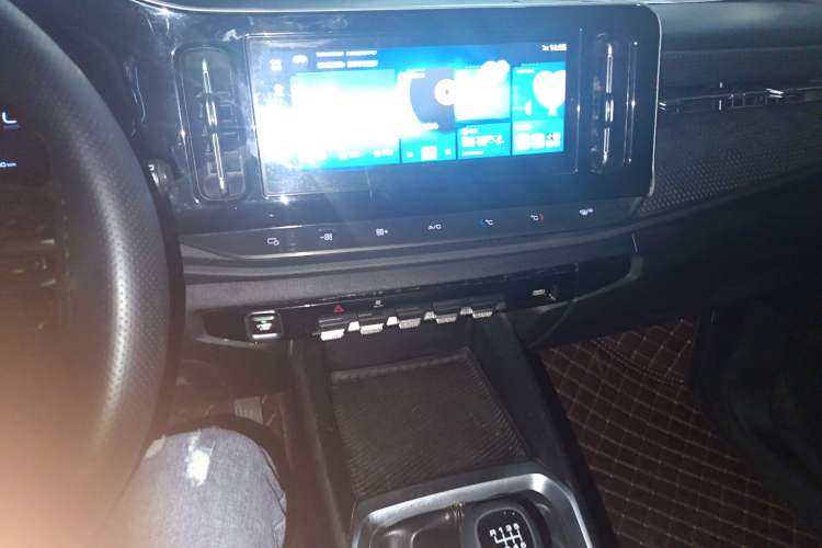 Used Baojun RM-5 2019 1.5T Manual Elite Version with 24-Hour Online Service 7 Seats
