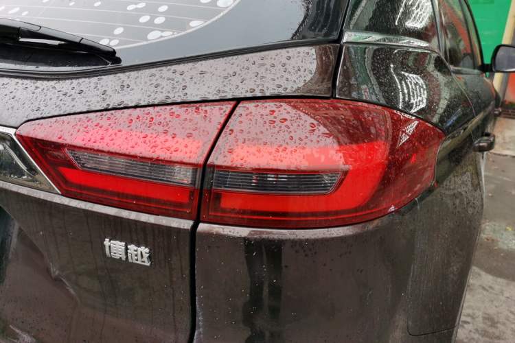 Used Geely Auto Emgrand X7 Sport 2018 1.8TD Automatic Two-Wheel Drive Zhiya Model