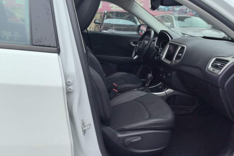 Used Jeep Compass 2017 200T Automatic Family Edition
