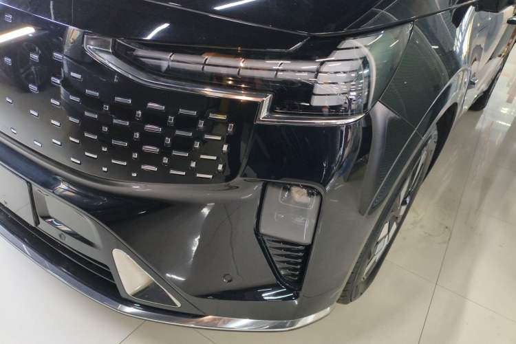 Used Volvo EM90 2025 Ultra Six-Seater Left Front Headlight