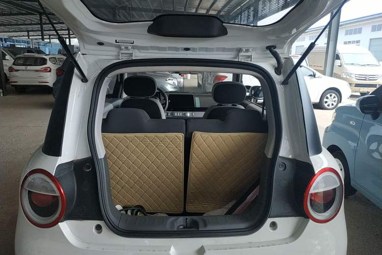 Used CHANGAN Lumin 2022 301km Honey-Sweet Version Trunk