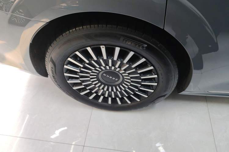 Used Zeekr 009 2024 Six-Seat Executive Version 4WD 108 kWh
