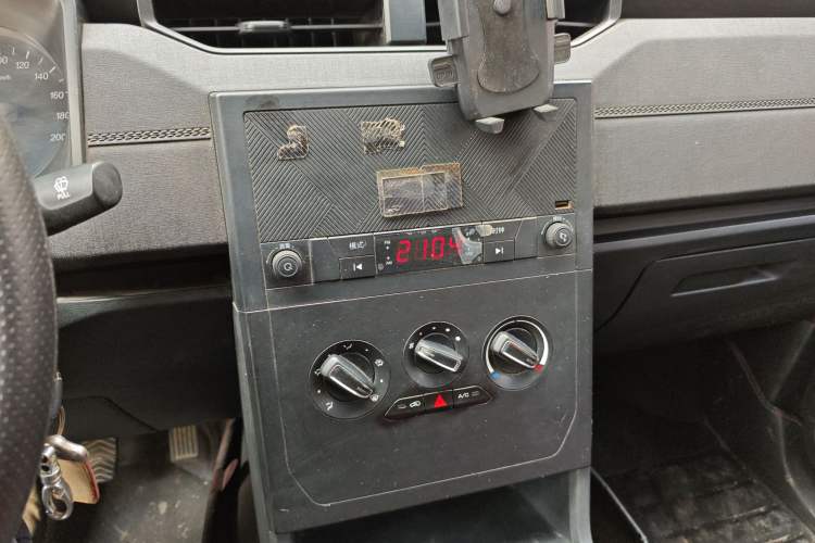 Used Wuling Hongguang PLUS 2019 1.5T Manual Standard Edition 5 Seats
