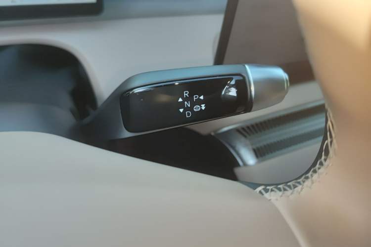 Used XPeng X9 2024 640 All-Wheel Drive High-Performance Max Gear Lever