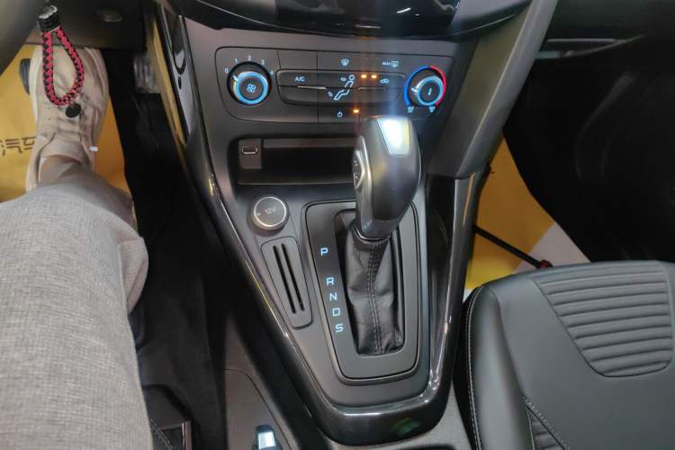 Used Ford Focus 2018 Hatchback Classic 1.6L Automatic Trendy SmartDrive Edition
