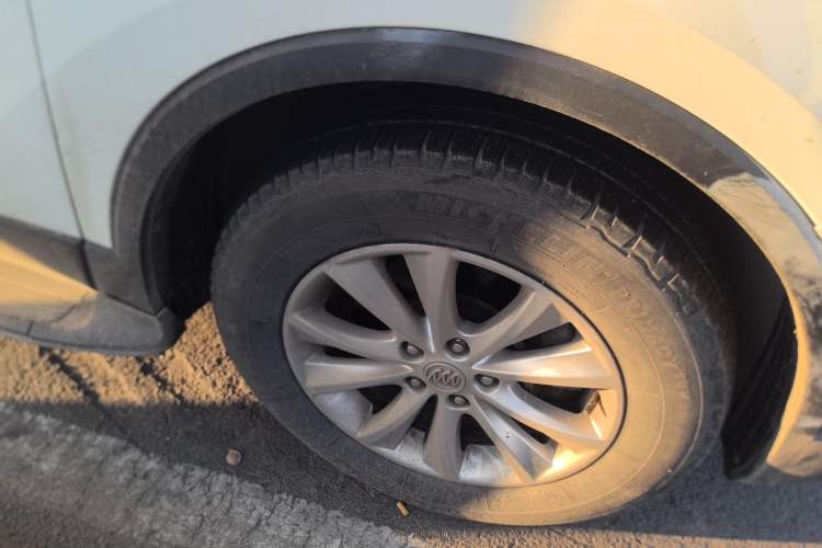 Used Buick Envision 2014 28T Four-Wheel Drive Elite Model Right Front Wheel Hub